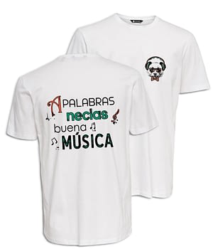 Camiseta Hombre 'A palabras necias buena música'. Frontal y Reverso. ChapartsDesigns