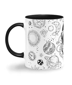Taza Color 'Mono Astronauta, un viaje interestelar'. Izquierda. ChapartsDesigns