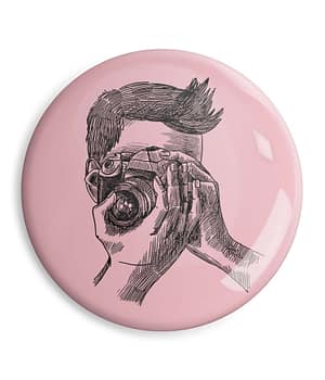 Chapa 'Fotógrafo capturando momentos'. Rosa. ChapartsDesigns