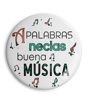Chapa 'A palabras necias buena música'. ChapartsDesigns