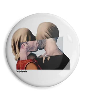 Chapa 'Los amantes prohibidos' de LaCajaDeLeche. Blanco. ChapartsDesigns