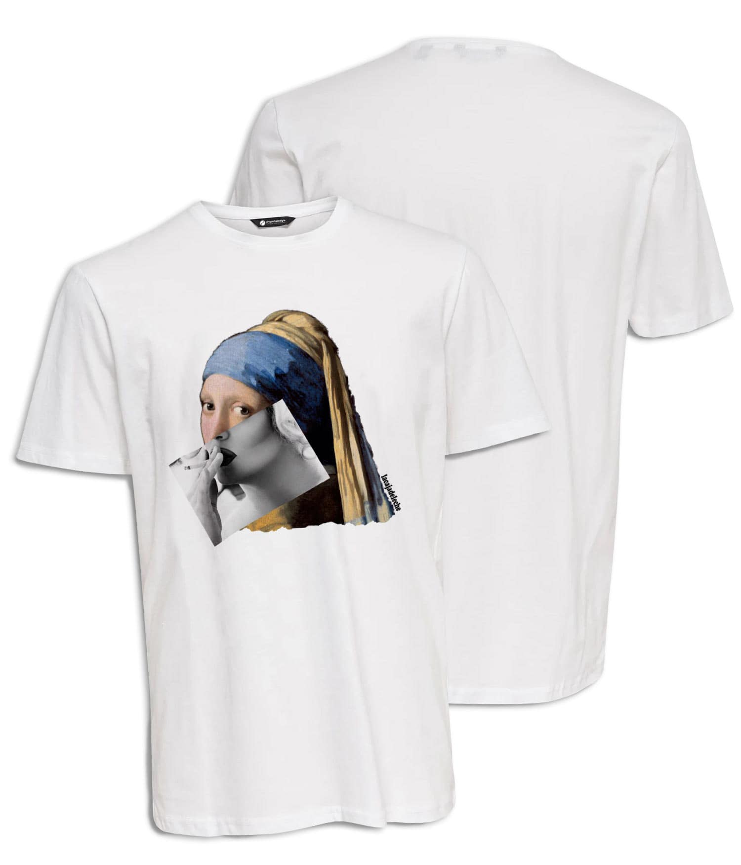 Camiseta Hombre 'La chica de la perla y el cigarro'. Frontal. Reverso. Lacajadeleche. ChapartsDesigns Camiseta Hombre 'La chica de la perla y el cigarro'. Frontal. Reverso. Lacajadeleche. ChapartsDesigns