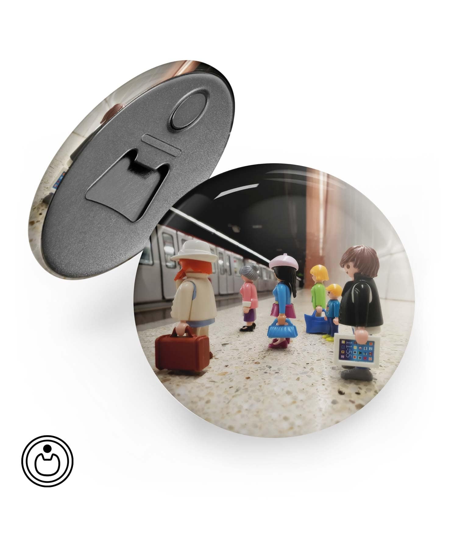 Chapa Abridor con Imán 'En la parada de metro' de Sergio Ninot. ChapartsDesigns