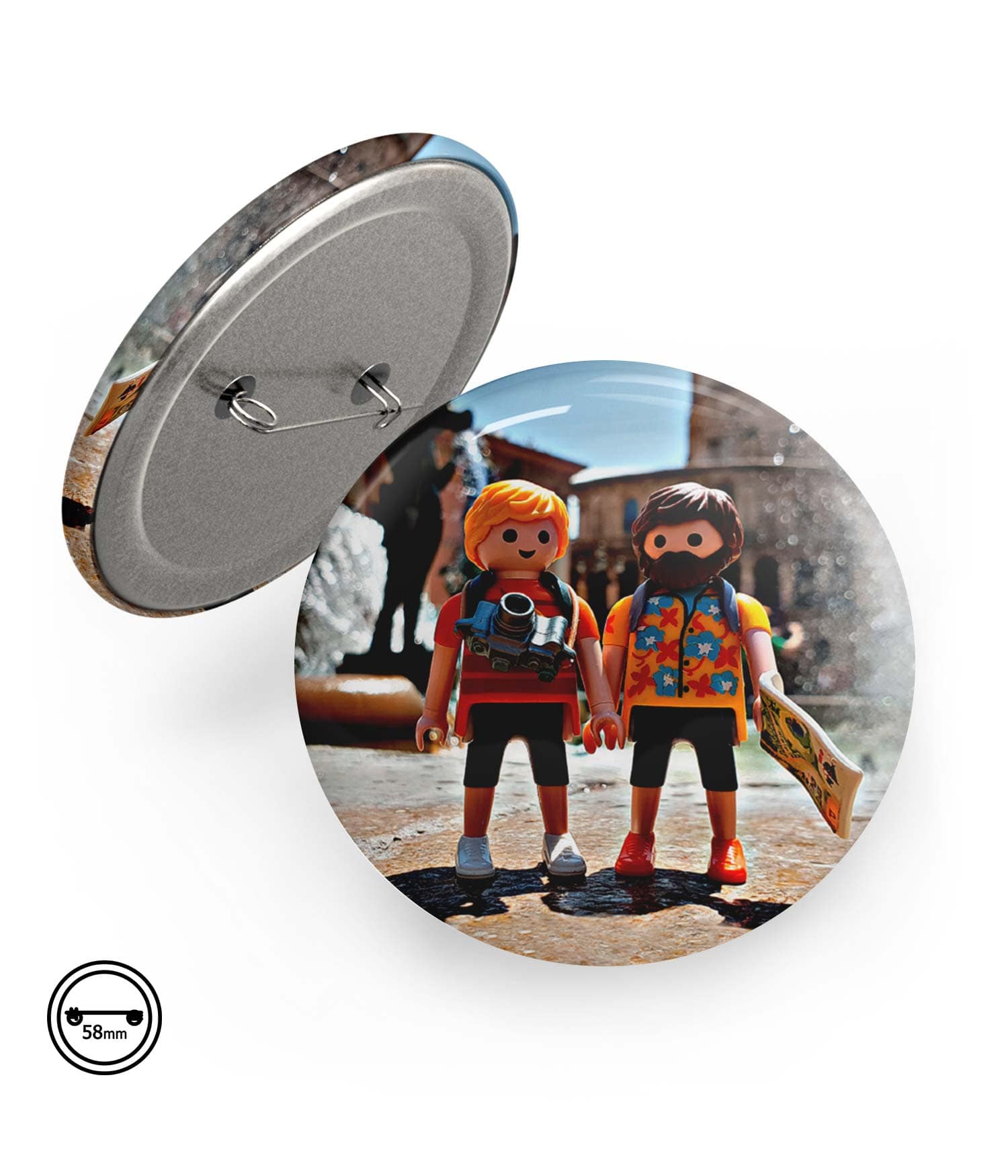 Chapa Imperdible 58mm 'Viajando a Milán' de Sergio Ninot. ChapartsDesigns