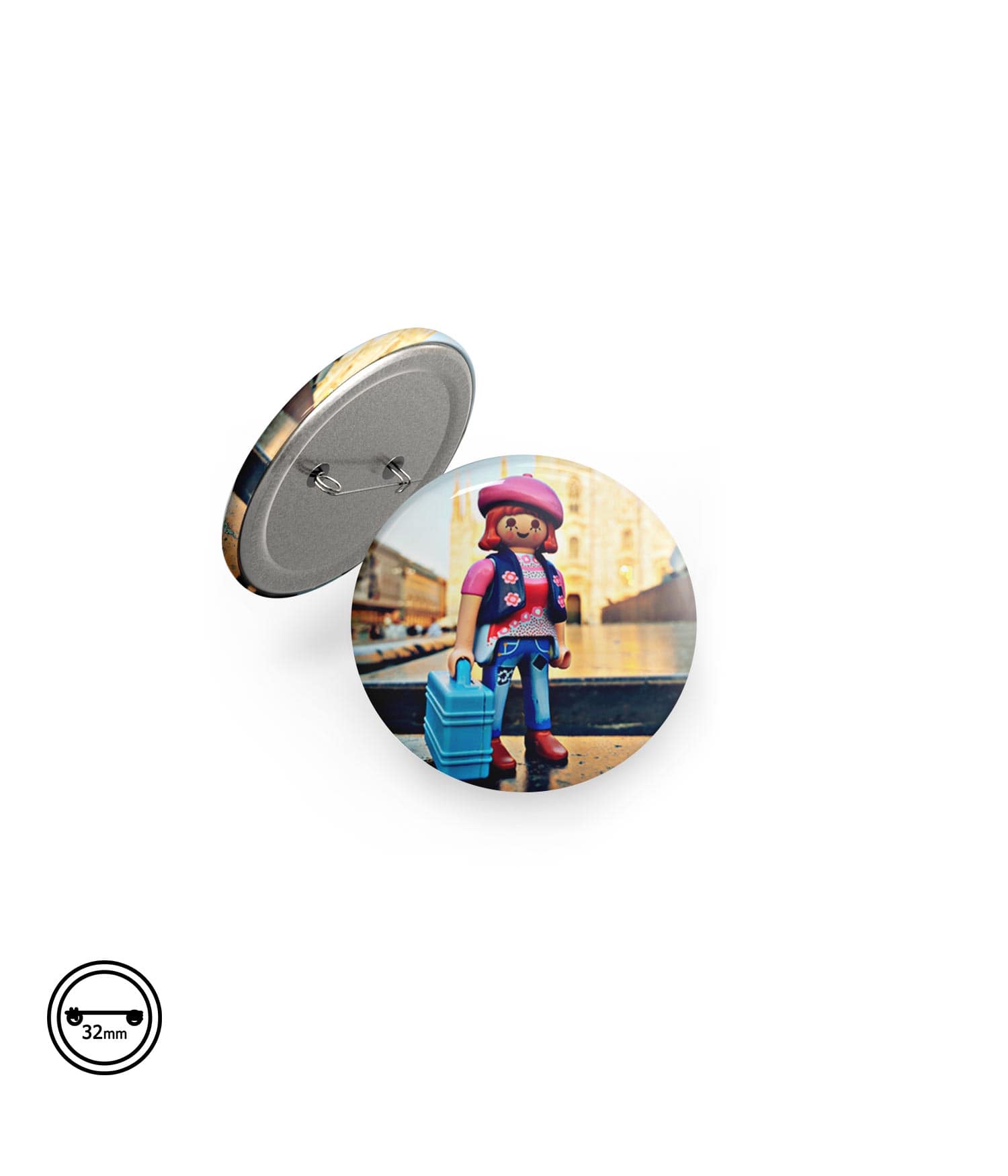 Chapa Imperdible 32mm 'Viajando a Milán' de Sergio Ninot. ChapartsDesigns