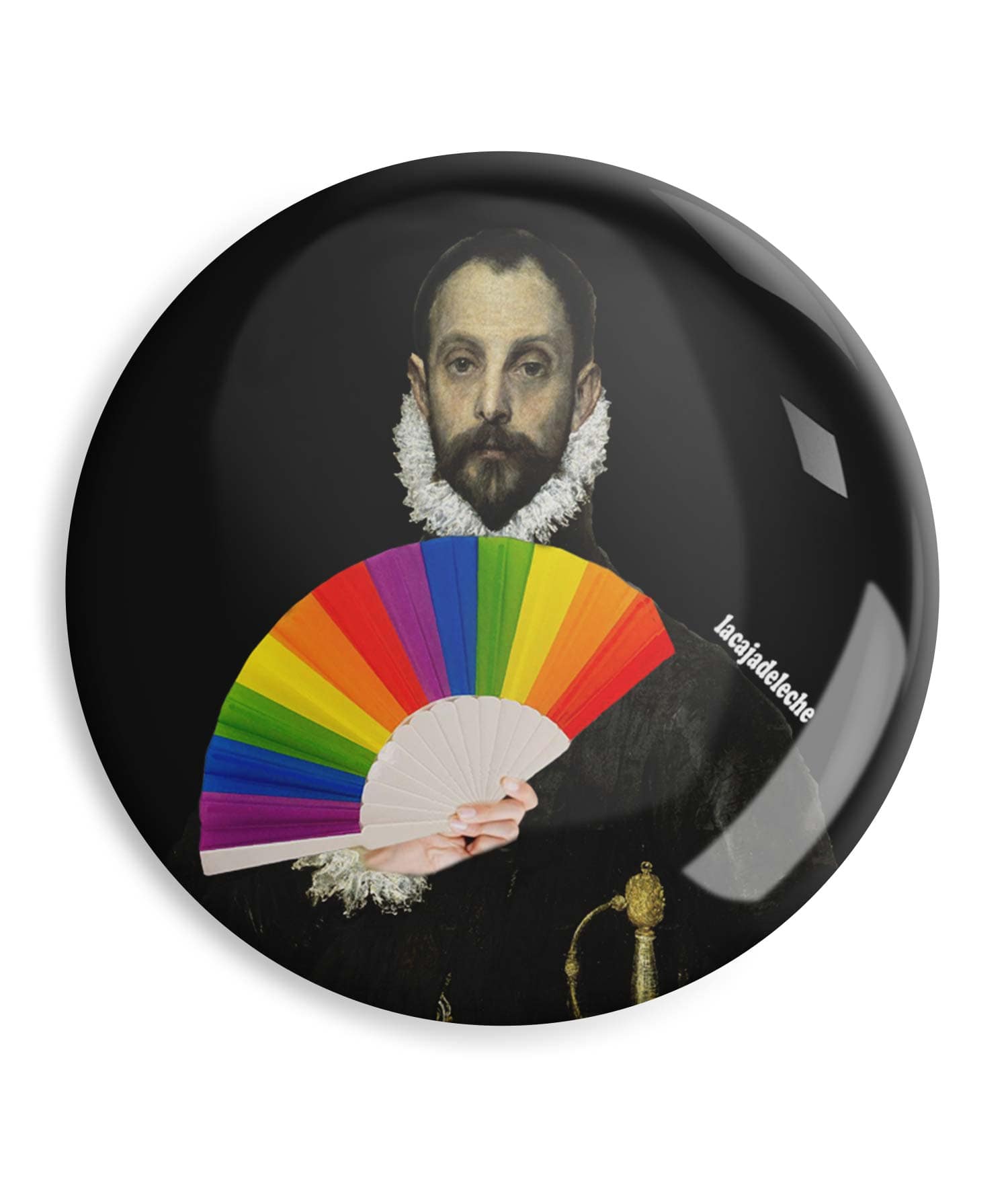 Chapa "El caballero del abanico en el pecho" de LaCajaDeLeche. Negro. ChapartsDesigns