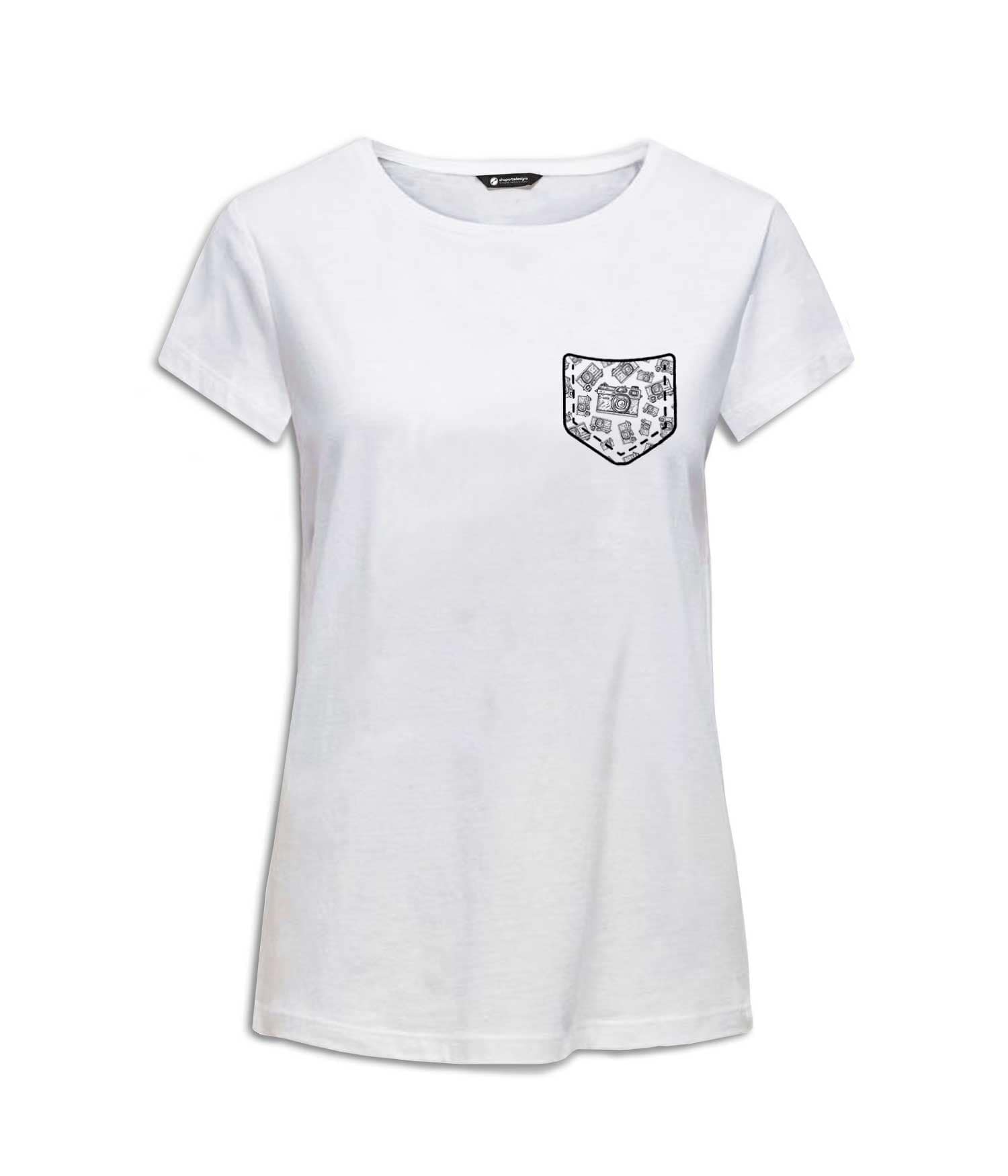 Camiseta Mujer 'Fotógrafo capturando sonrisas'. Frontal. ChapartsDesigns Camiseta Mujer 'Fotógrafo capturando sonrisas'. Frontal. ChapartsDesigns